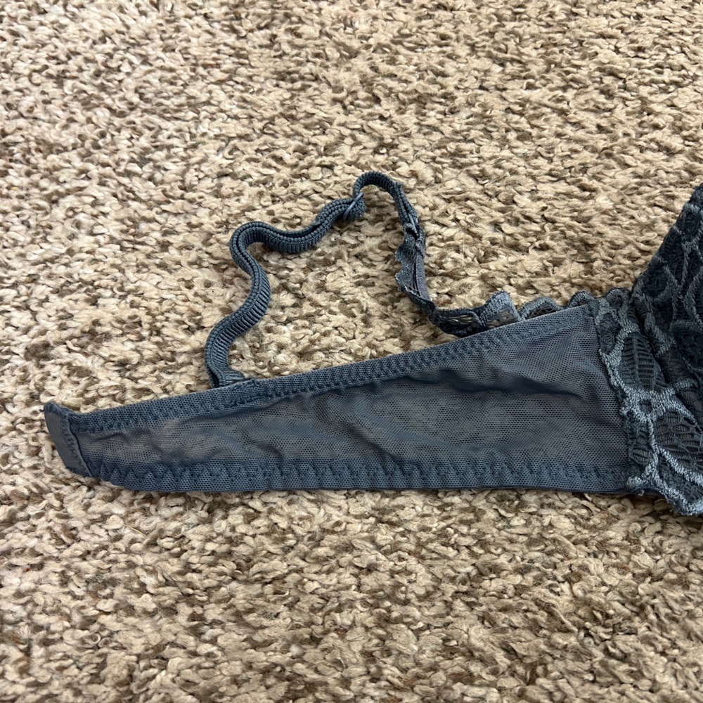 PINK Women’s Lace Push-Up Bra Bundle - Picture 8 of 13